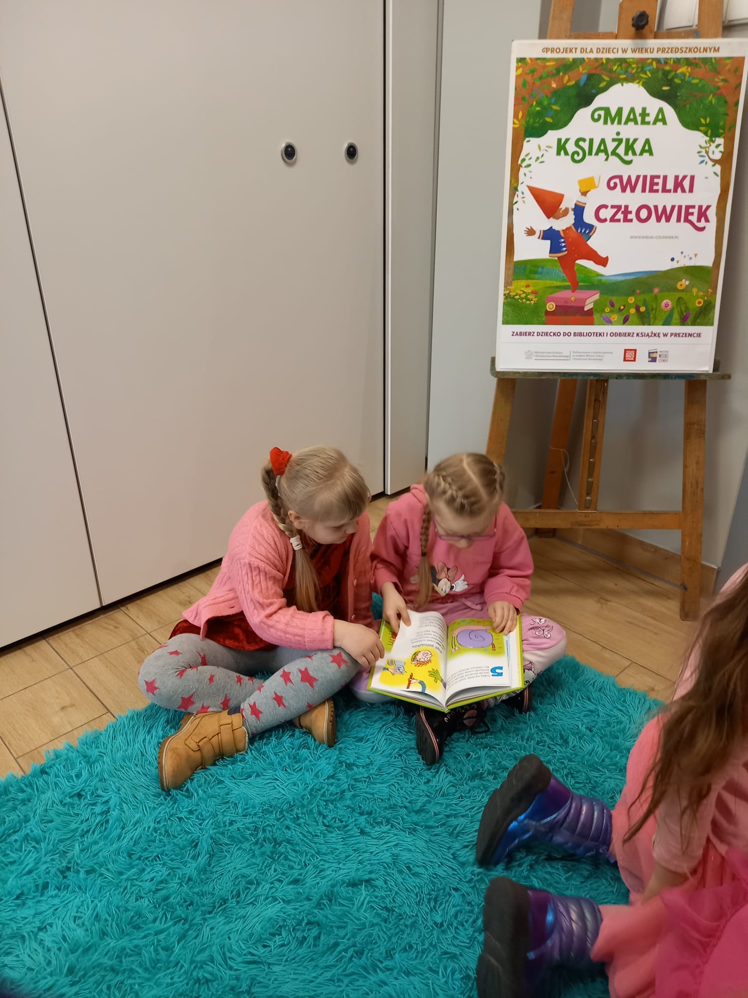 Wizyta grupy A6 „Krasnoludki” w bibliotece z okazji Dnia Matematyki